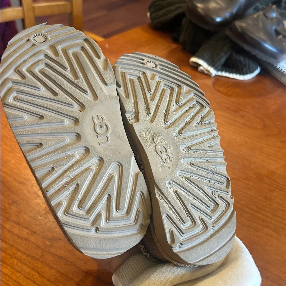 UGG kids Brown Tasman ll Slippers size 10 kids
